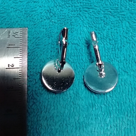 Silvertone butterfly wire pierced lever earrings - Picture 5 of 5